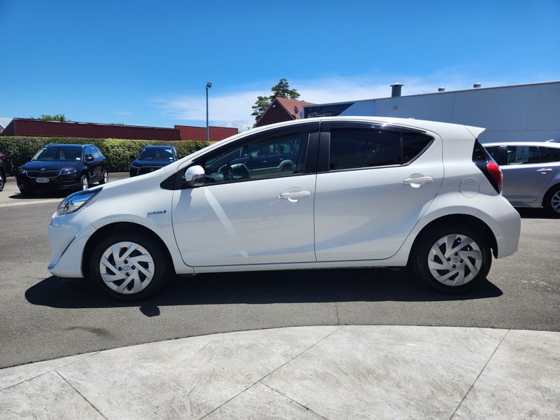 2019 Toyota Aqua 1.5 Hybrid S Automatic Hatch image 5