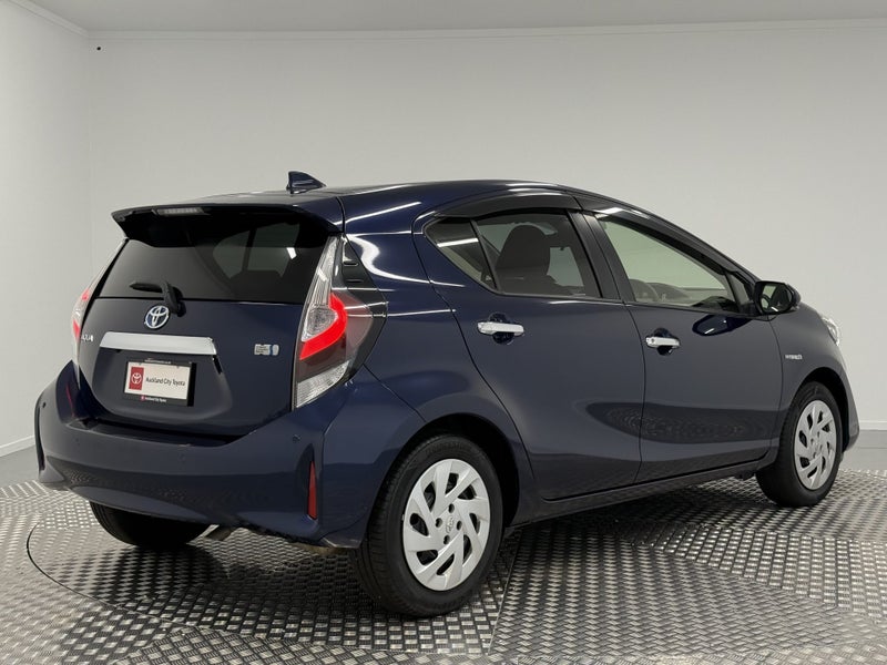 2019 Toyota Aqua 1.5 Hybrid S Style Black image 3