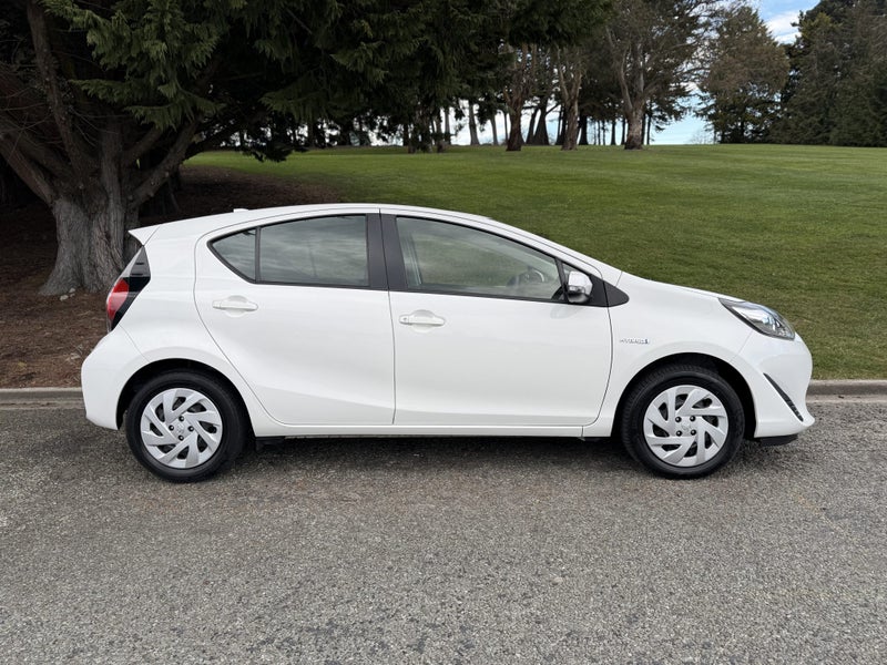 2019 Toyota Aqua 1.5 L 5Dr Hatch image 3
