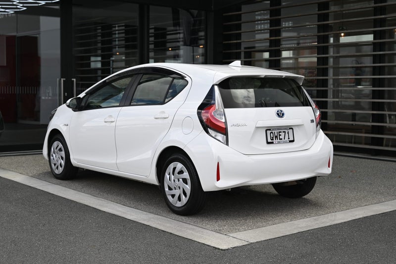 2019 Toyota Aqua 1.5 Petrol Hybrid FWD Hatchback image 2