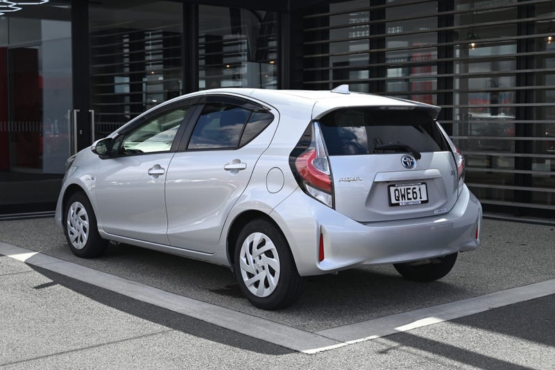 2019 Toyota Aqua 1.5 Petrol Hybrid S FWD Hatchback image 2