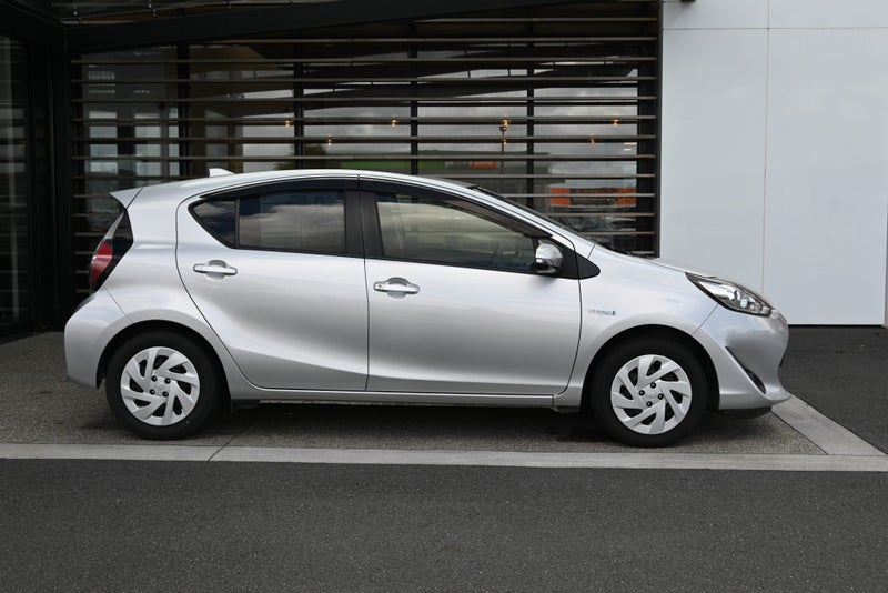 2019 Toyota Aqua 1.5 Petrol Hybrid S FWD Hatchback image 5