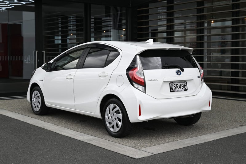 2019 Toyota Aqua 1.5 Petrol Hybrid S FWD Hatchback image 2