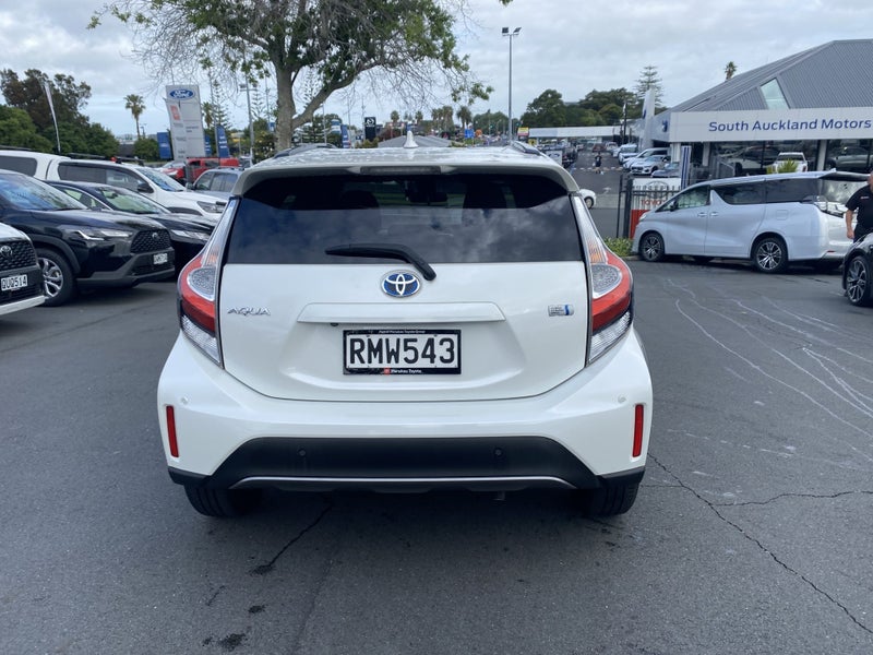 2019 Toyota Aqua 1.5P Hybrid Crossover image 3