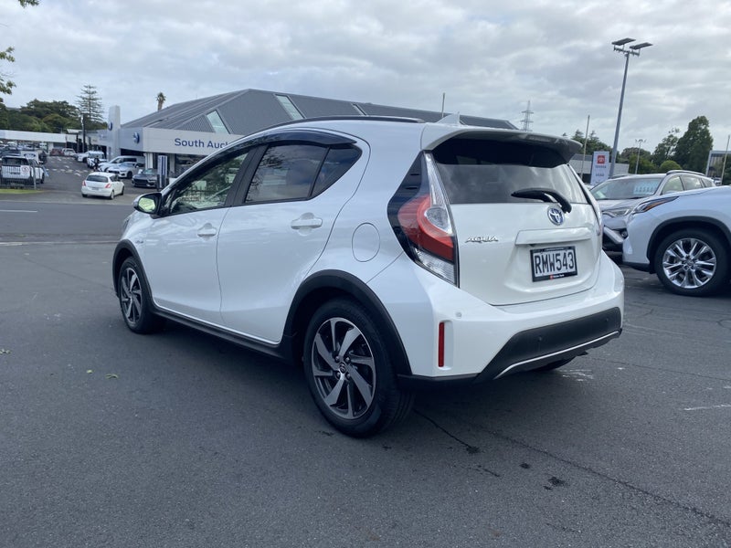 2019 Toyota Aqua 1.5P Hybrid Crossover image 4