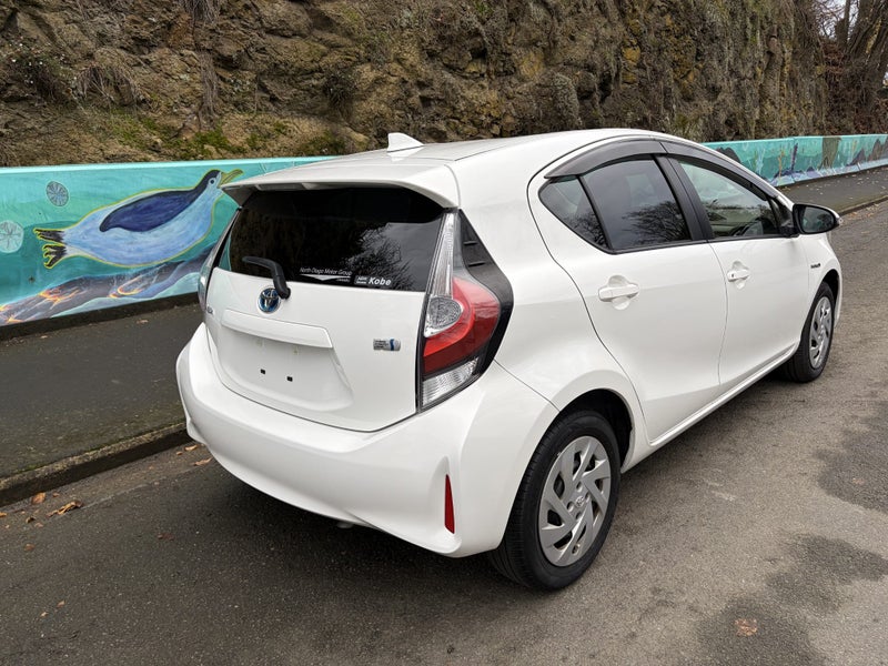 2019 Toyota Aqua image 3