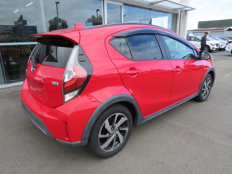 2019 Toyota Aqua Hybrid image 5