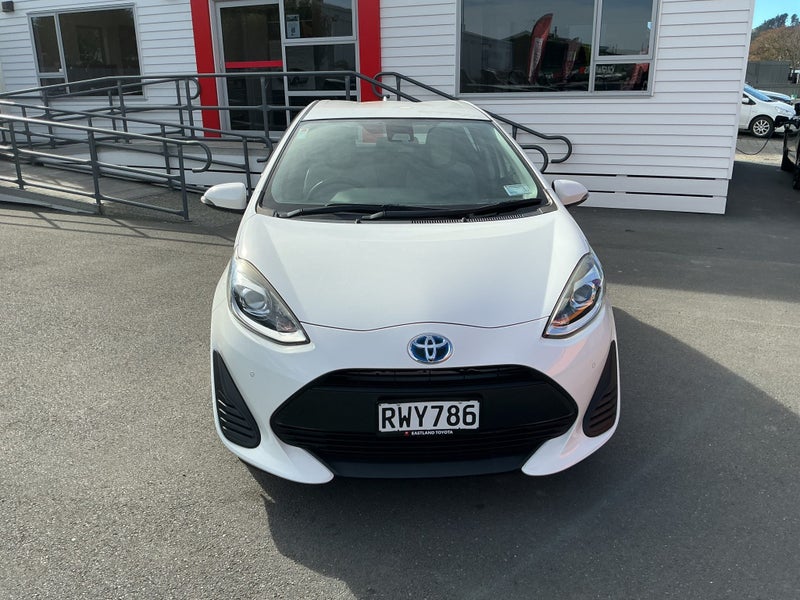 2019 Toyota Aqua Hybrid Hatch image 2