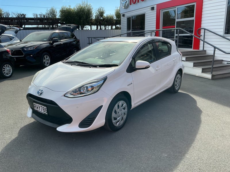2019 Toyota Aqua Hybrid Hatch image 3