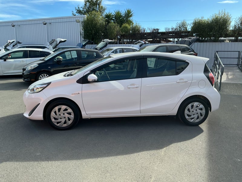 2019 Toyota Aqua Hybrid Hatch image 5