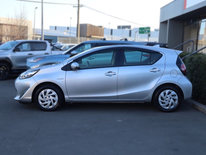 2019 Toyota Aqua HYBRID L, Auto image 4