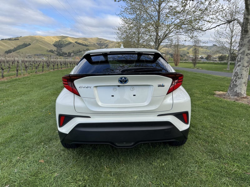 2019 Toyota C-HR 1.8 Hybrid G 5 Dr SUV CVT FWD image 4
