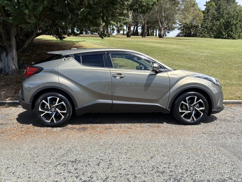 2019 Toyota C-HR 1.8 Hybrid G 5 Dr SUV CVT FWD image 3