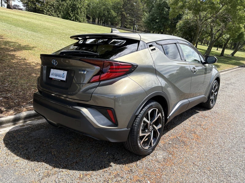2019 Toyota C-HR 1.8 Hybrid G 5 Dr SUV CVT FWD image 4
