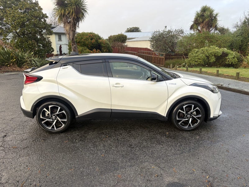 2019 Toyota C-HR 1.8L Hybrid G 5 Dr SUV CVT FWD image 3