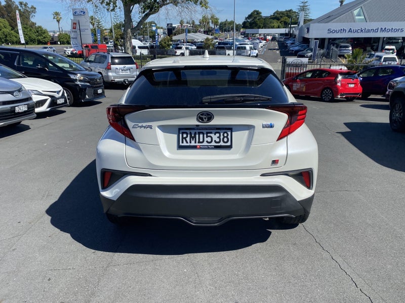 2019 Toyota C-HR 1.8P Hybrid GR Sport image 3