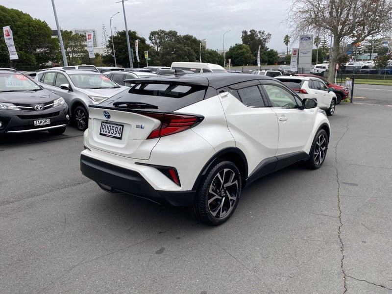 2019 Toyota C-HR G 1.8P Hybrid SUV image 2