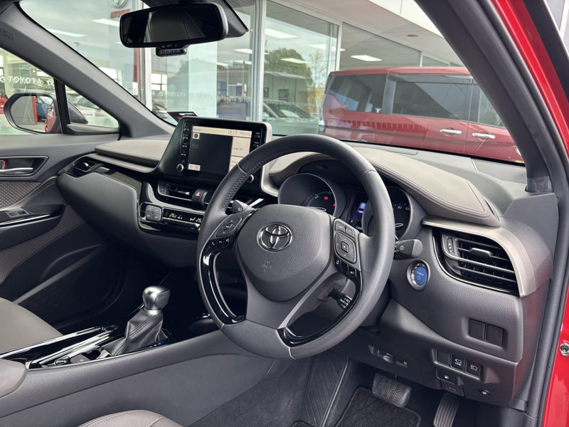 2019 Toyota C-HR G LIMITED HYBRID image 2