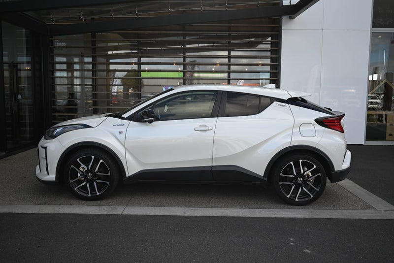 2019 Toyota C-HR GR Sport 1.8 Hybrid FWD SUV image 5