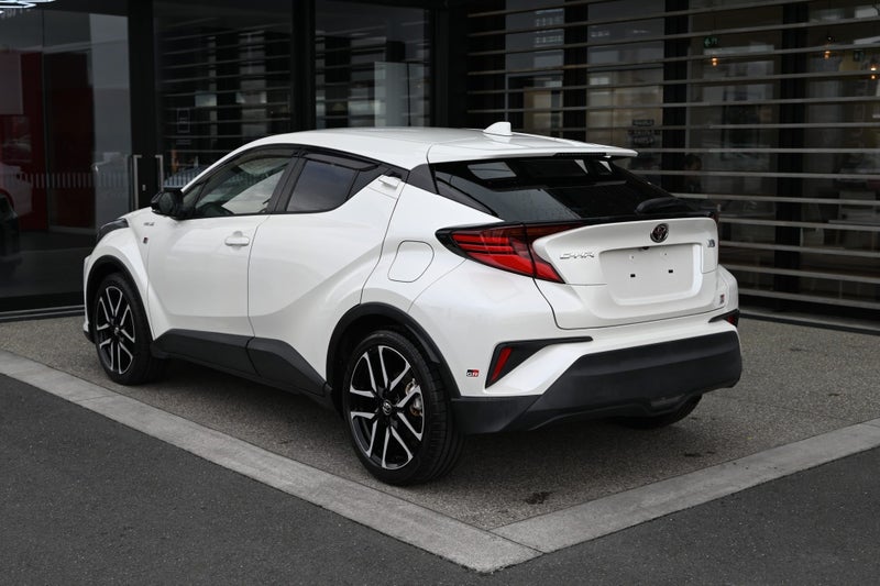 2019 Toyota C-HR GR Sport 1.8 Petrol Hybrid FWD... image 2