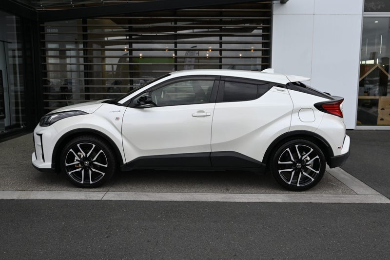 2019 Toyota C-HR GR Sport 1.8 Petrol Hybrid FWD... image 3