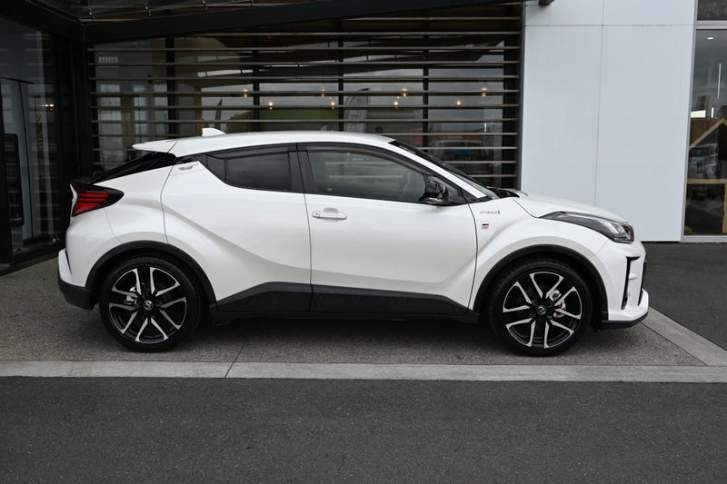 2019 Toyota C-HR GR Sport 1.8 Petrol Hybrid FWD... image 5