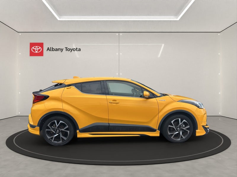 2019 Toyota C-HR Hybrid image 2