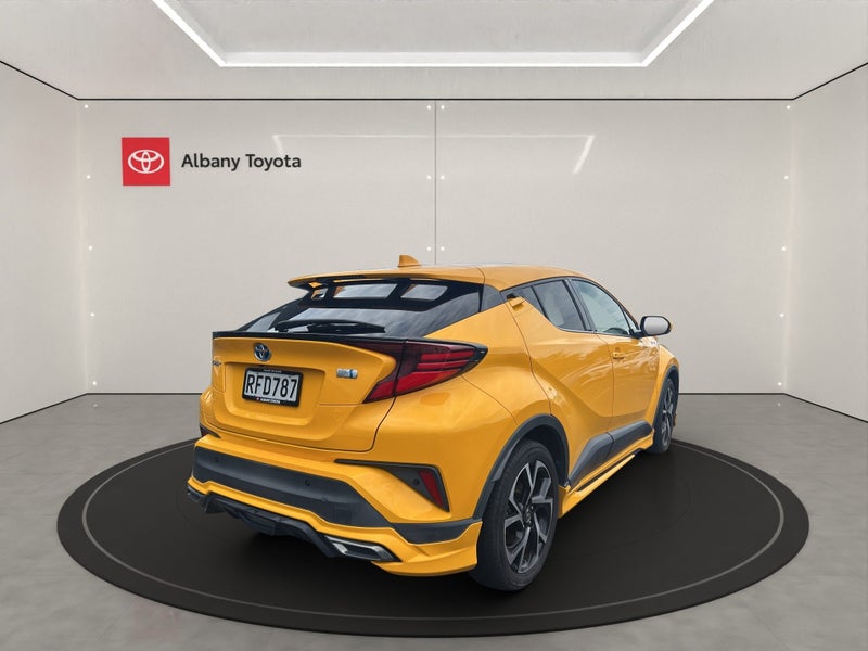 2019 Toyota C-HR Hybrid image 3