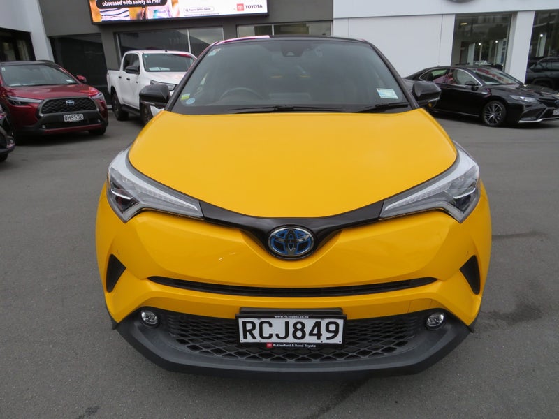2019 Toyota C-HR Hybrid image 2