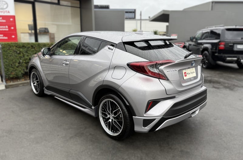 2019 Toyota C-HR Hybrid G, Leather image 5
