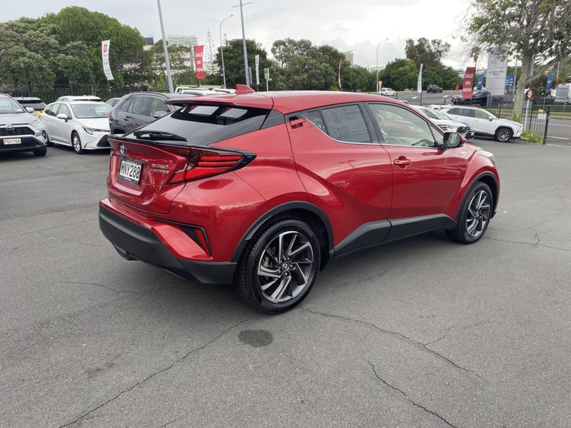 2019 Toyota C-HR Limited 1.8P Hybrid SUV image 2