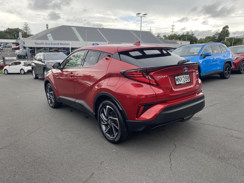 2019 Toyota C-HR Limited 1.8P Hybrid SUV image 5