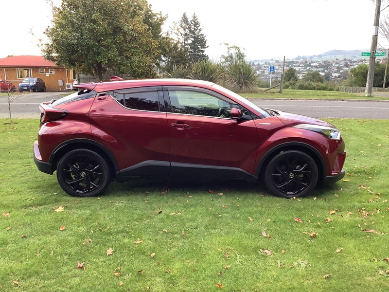 2019 Toyota C-HR Nero G 1.8L Hybrid Electric Ve... image 4