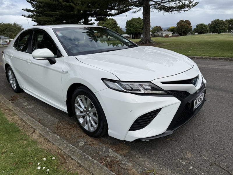 2019 Toyota Camry SX 2.5P Hybrid FWD Automatic... image 3