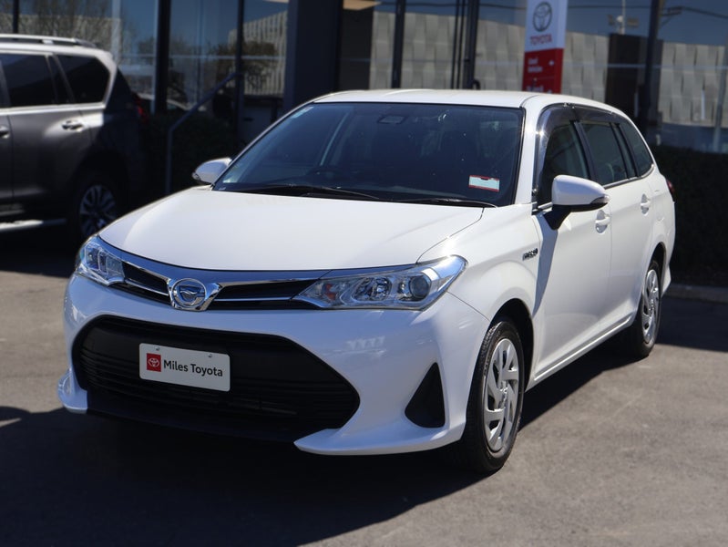 2019 Toyota Corolla 1.5 Hybrid Fielder Wagon image 3