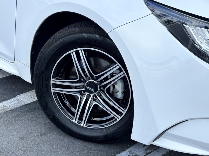 2019 Toyota Corolla 1.8 HYBRID ECONOMICAL SEDAN image 4