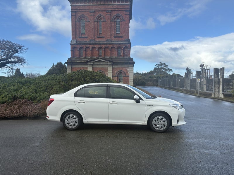2019 Toyota Corolla Axio Hybrid image 2