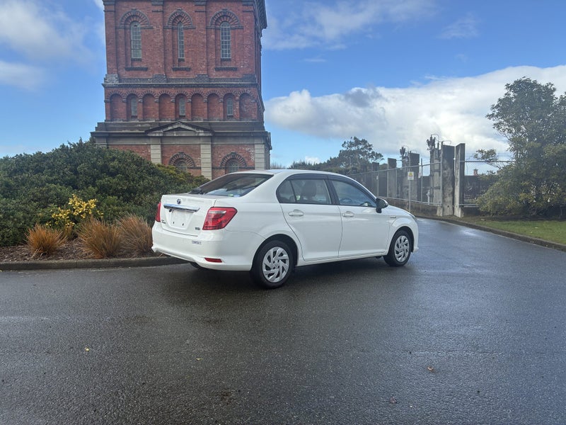 2019 Toyota Corolla Axio Hybrid image 3