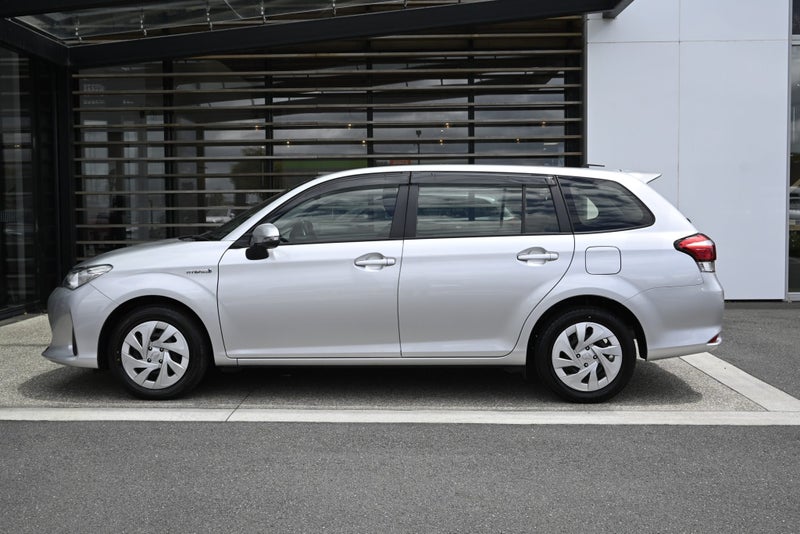 2019 Toyota Corolla Fielder 1.5 Hybrid FWD Wagon image 3