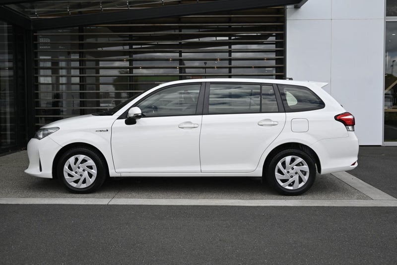 2019 Toyota Corolla Fielder 1.5 Hybrid FWD Wagon image 3