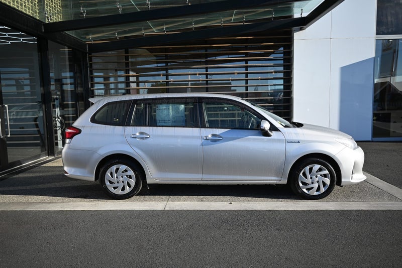 2019 Toyota Corolla Fielder 1.5 Petrol Hybrid C... image 3
