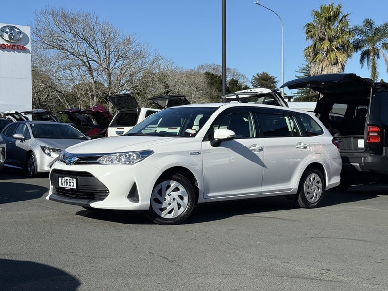 2019 Toyota Corolla Fielder 1.5L Hybrid image 2