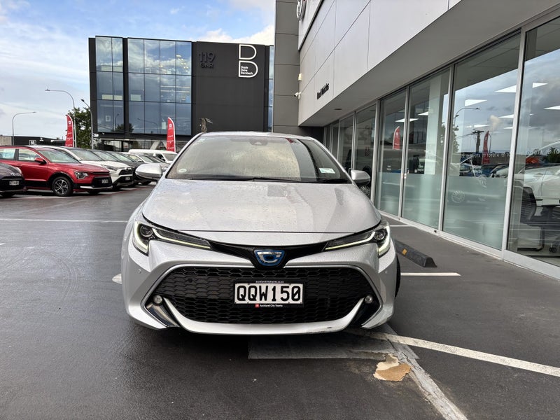 2019 Toyota Corolla GZ HYBRID SPORT HATCH image 2