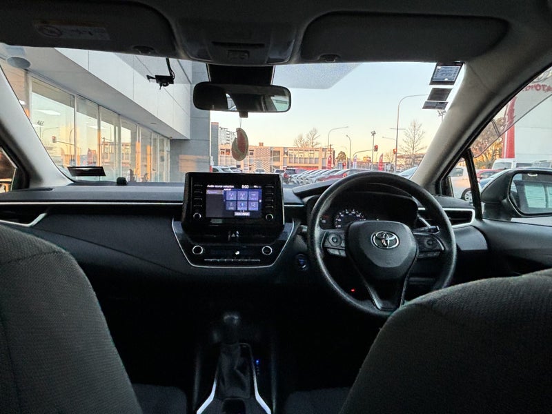 2019 Toyota Corolla S EDITION HYBRID WAGON image 2