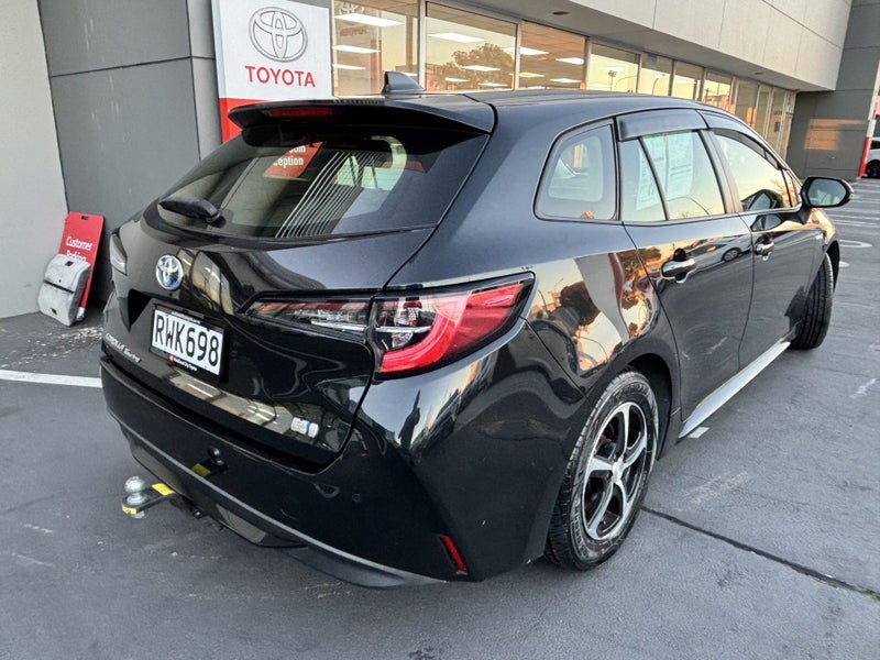 2019 Toyota Corolla S EDITION HYBRID WAGON image 3
