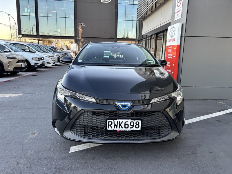 2019 Toyota Corolla S EDITION HYBRID WAGON image 4