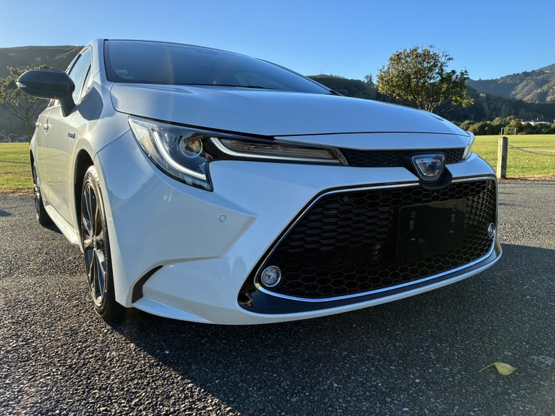2019 Toyota Corolla Touring 1.8 Hybrid Wagon 4WD image 3