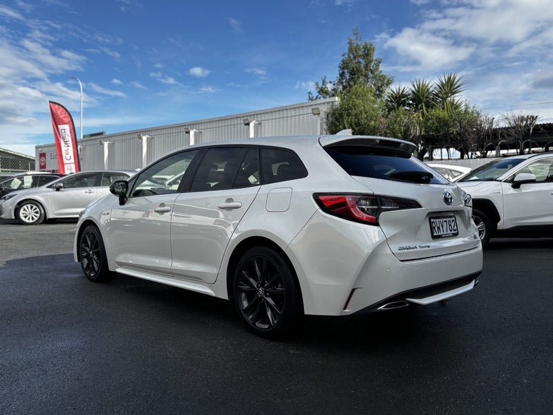 2019 Toyota Corolla Touring 1.8 Hybrid WxB 5 Dr... image 5