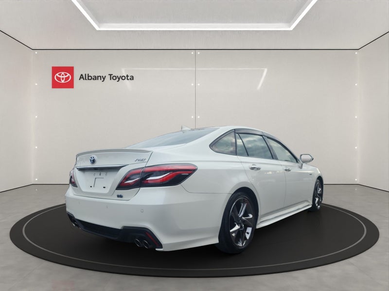 2019 Toyota Crown Hybrid image 3