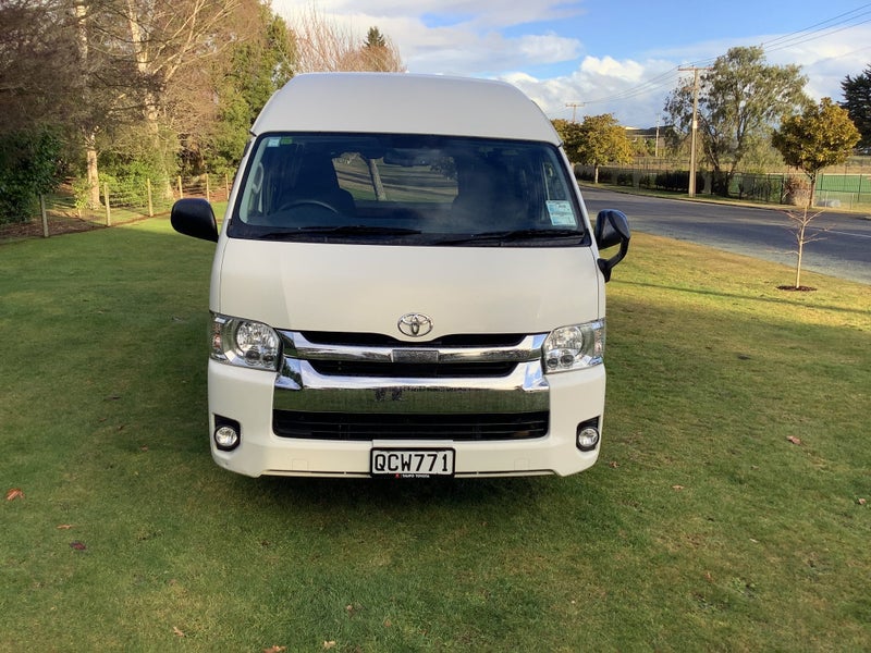2019 Toyota Hiace 2.8L TD 5 Chair image 3